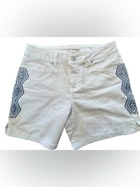 Artisan NY White Stretch Shorts with Navy Blue Geometric Embroidery SZ 4 EUC